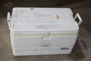 lot 15 image: Igloo Sport 70 Qt Cooler with Handles