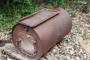 lot 29 image: Rustic Metal Barrel Stove Heater with Chimney Pipe for Making Maple Syrup