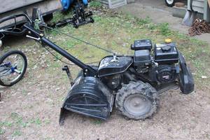 lot B-35 image: Craftsman 18 Dual Direction Tiller with 208cc Engine