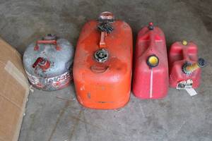 lot 39 image: Set of 4 Used Gasoline Fuel Cans in Various Sizes