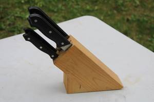 lot 43 image: Stainless Steel Knife Set with Wooden Block