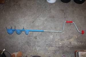lot 55 image: Hand-Powered Ice Auger for Ice Fishing
