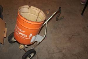 lot 59 image: Imperial Roto-Spred Mark VI Fertilizer Spreader
