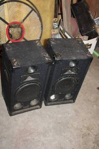lot 60 image: Pair of Jensen Floor Speakers with Dual Woofers