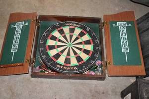 lot 61 image: Sportcraft Strata Dartboard Set with Cabinet and Darts