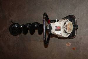 lot 63 image: Used Tecumseh Engines Cast Iron Bore Earth Auger