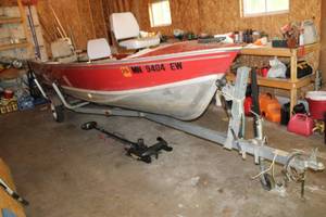 Used Lund Fishing Boat with Johnson Outboard Motor and Trailer