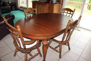 lot 93 image: Solid Wood Dining Table with 5 Chairs and Extra Leaf