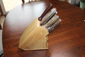 lot 97 image: Chicago Cutlery Knife Set with Hardwood Block