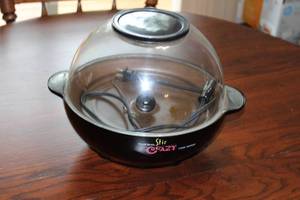 lot 98 image: West Bend Stir Crazy Electric Corn Popper