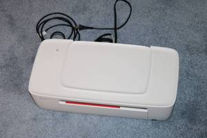 lot 104 image: HP DeskJet 1112 Compact Color Inkjet Printer