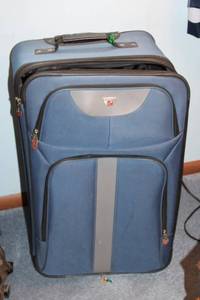 lot 106 image: Expandable Blue Upright Suitcase with Detachable Roller