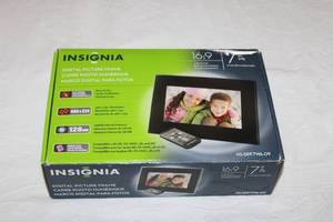 lot 109 image: Insignia 7 Digital Picture Frame with Remote and User Guide