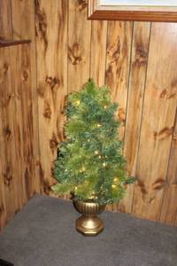 lot 135 image: Small Artificial Pre-Lit Christmas Tree in Gold Planter