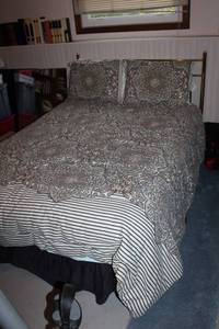 lot 151 image: Double Bed with Brass Headboard and Patterned Comforter Set