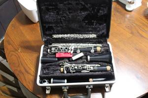 lot 156 image: Bundy Clarinet with Case and Accessories