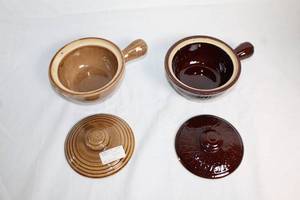 lot 6 image: Set of 2 French USA Stoneware Soup Bowls with Lids