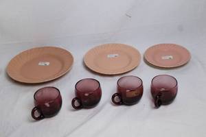 lot 34 image: Franciscan Coronado Dinner Plates and Glass Cups Set