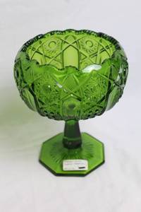 lot 38 image: Vintage Green Pressed Glass Compote with Scalloped Edge