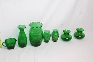 lot 52 image: Collection of 7 Vintage Green Glass Vases