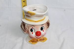 lot 86 image: Vintage Relpo Clown Head Vase Model 6008