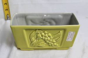 lot 98 image: Vintage Red Wing Green Planter B3017