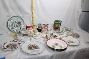 lot 105 image: Collection of Vintage and Christmas-Themed Decorative Plates and Serveware