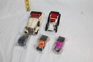 lot 110 image: Set of Vintage Toy Cars with Kelloggs Minis in Packaging
