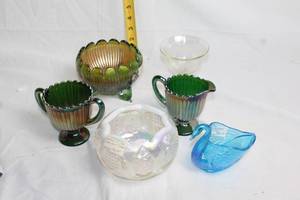 lot 122 image: Collection of 6 Assorted Vintage Glassware Items