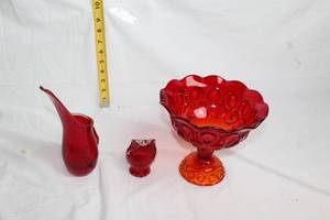 lot 123 image: Set of 3 Ruby Red Glass Decorative Pieces