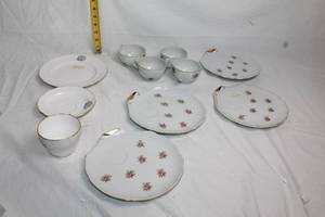 lot 132 image: Spode Bone China Granada and Rose Floral Tea Set