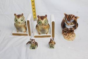 lot 139 image: Vintage Set of Owl Figurines and Bookends