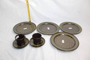 lot 151 image: Franciscan Madeira 7-Piece Dinnerware Set