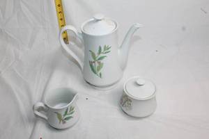 lot 169 image: Vintage Porcelain Tea Set with Floral Design