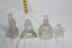 lot 170 image: Set of 4 Crystal Figurines with Angelic Designs