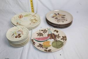 lot 173 image: Set of 19 Vintage Dinner Plates with Floral and Fruit Designs