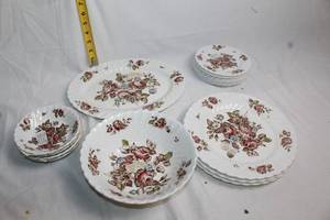 lot 174 image: Johnson Bros Devon Sprays Floral Dinnerware Set - 26 Pieces