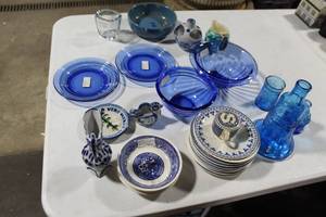 lot 200 image: Assorted Collection of Blue Glass and Ceramic Items
