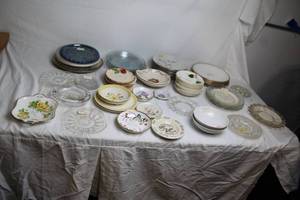 lot 201 image: Collection of Assorted Vintage & Decorative Plates