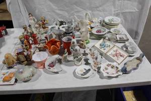 lot 208 image: Assorted Vintage Ceramic Figurines and Decorative Plates Collection