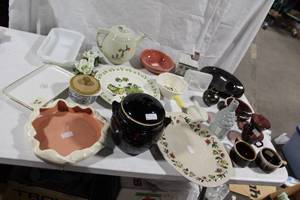 lot 210 image: Collection of Vintage Ceramic and Glassware Items