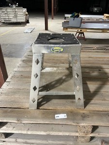 lot 64 image: DIRT BIKE STAND