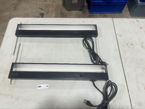 lot 94 image: 2) 25  UNDER CABINET LIGHTS