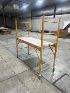 lot 95 image: 6 SCAFFOLDING ON WHEELS