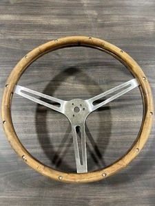 lot 114 image: WOOD STEERING WHEEL