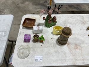 lot 121 image: HOME DCOR DECORATIVE ITEMS