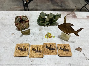 lot 122 image: HOME DCOR DECORATIVE ITEMS