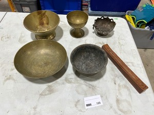 lot 123 image: HOME DCOR DECORATIVE ITEMS