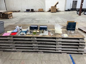 lot 131 image: DIY CANDLE MAKING KIT & CASTING KIT