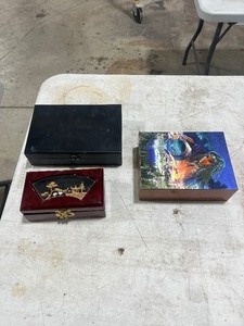 lot 137 image: 3 JEWELRY BOXES